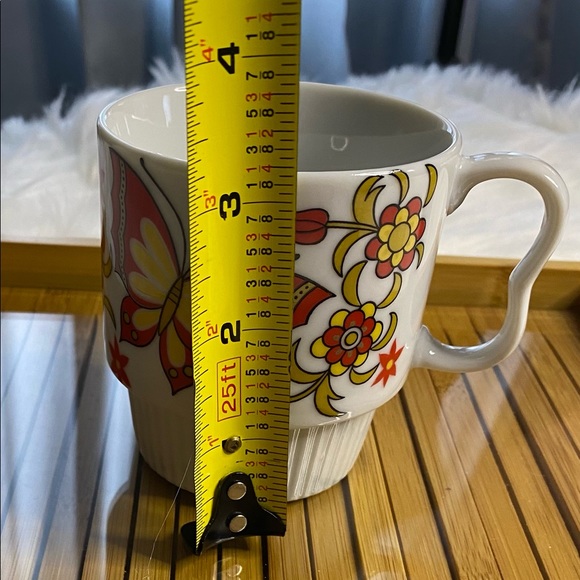 🎈SOLD🎈 Mid Century Mug Butterflies - Red & Yellow - Picture 11 of 16